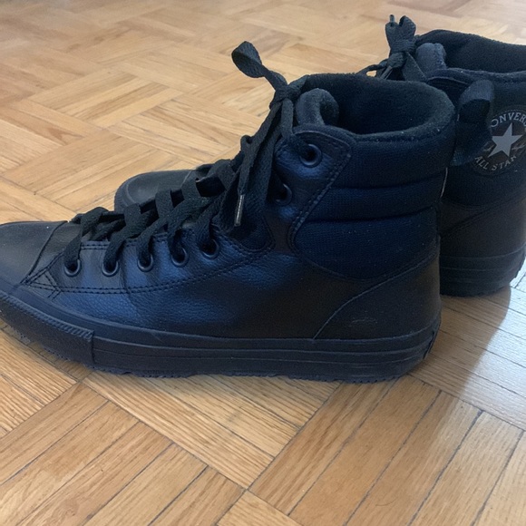 Black - Converse - Winter boots - high ankle - warm covering inside. Size 8.5. - Picture 2 of 7